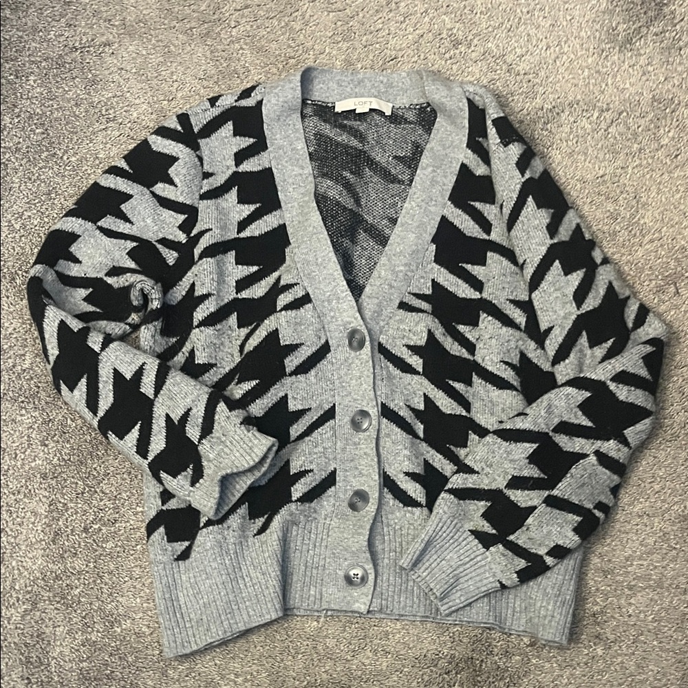 LOFT Gray and Black Houndstooth Cardigan